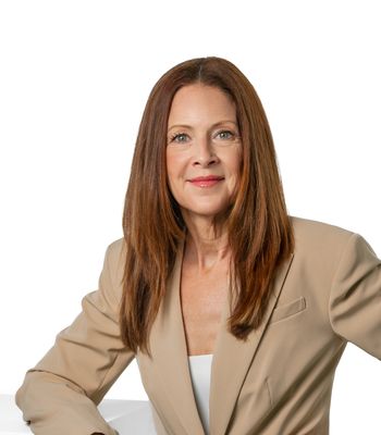 Portrait of Catherine Malyszko, REALTOR®.